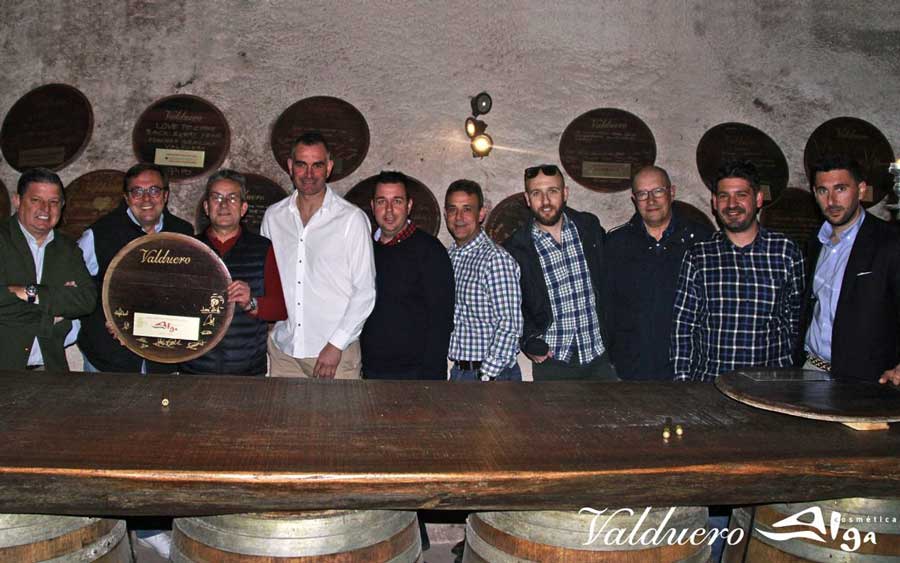 Reunión en bodegas Valduero